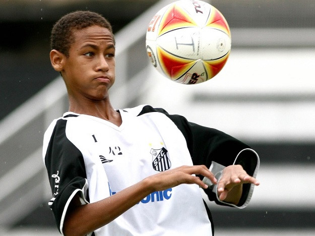 Neymar Là Người Nước Nào? Thông tin về siêu sao bóng đá